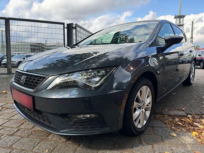 Grau metallic Gebraucht 2019 Seat Leon Style | 16.800 € (Fairer Preis) - Bild 1/4