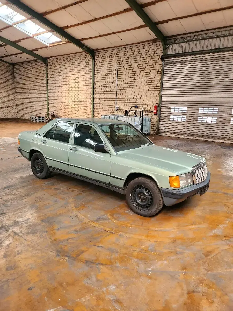 Gebraucht Mercedes 190 102 PS (75 kW) 1985 Grün Limousine