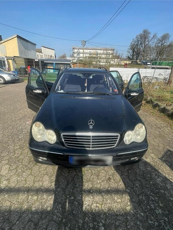 Gebraucht Mercedes 220 Avantgarde 150 PS (110 kW) 2004 Schwarz Kombi