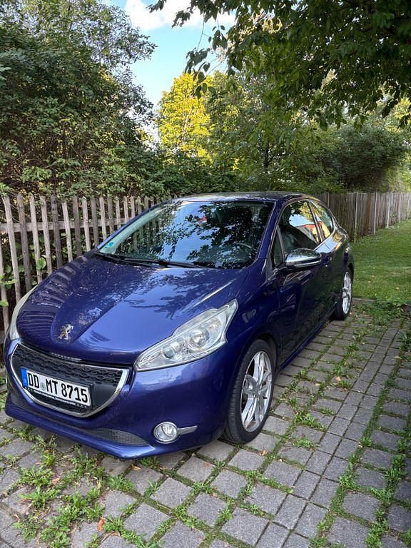 Schwarz Gebraucht 2012 Peugeot 208 Active Kleinwagen | 4.700 € (Etwas zu teuer) - Bild 1/4