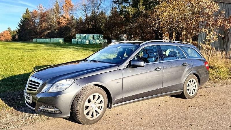 Grau Gebraucht 2011 Mercedes E250 Avantgarde Kombi | 8.340 € (Guter Preis) - Bild 1/4