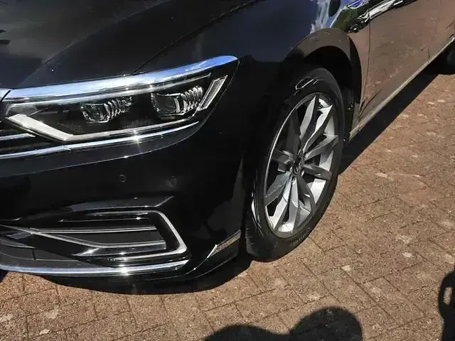 Second-hand VW Passat GTE 218 CP (160 kW) 2023 Negru Break