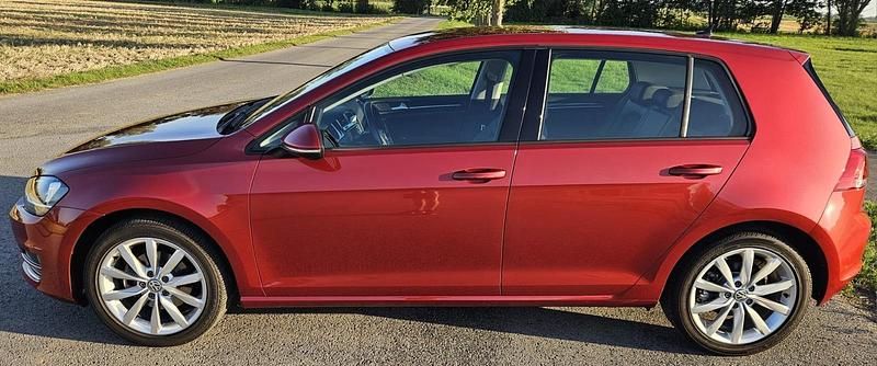 Gebraucht VW Golf VII 125 PS (91 kW) 2014 Rot Limousine