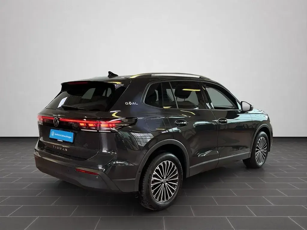 Gebraucht VW Tiguan Goal 150 PS (110 kW) 2025 Uranograu SUV