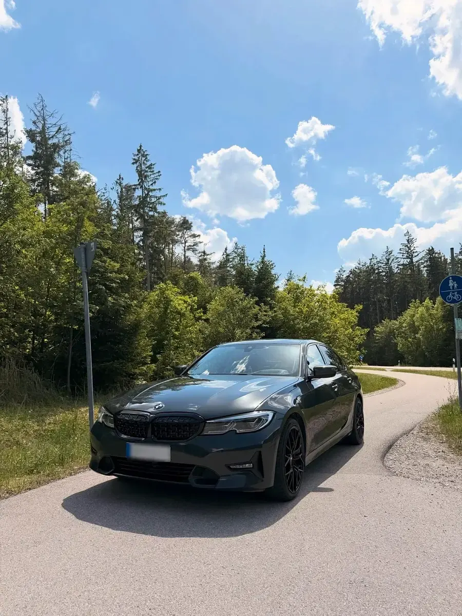 Gebraucht BMW 320 Sport Line 190 PS (139 kW) 2019 Grau Limousine