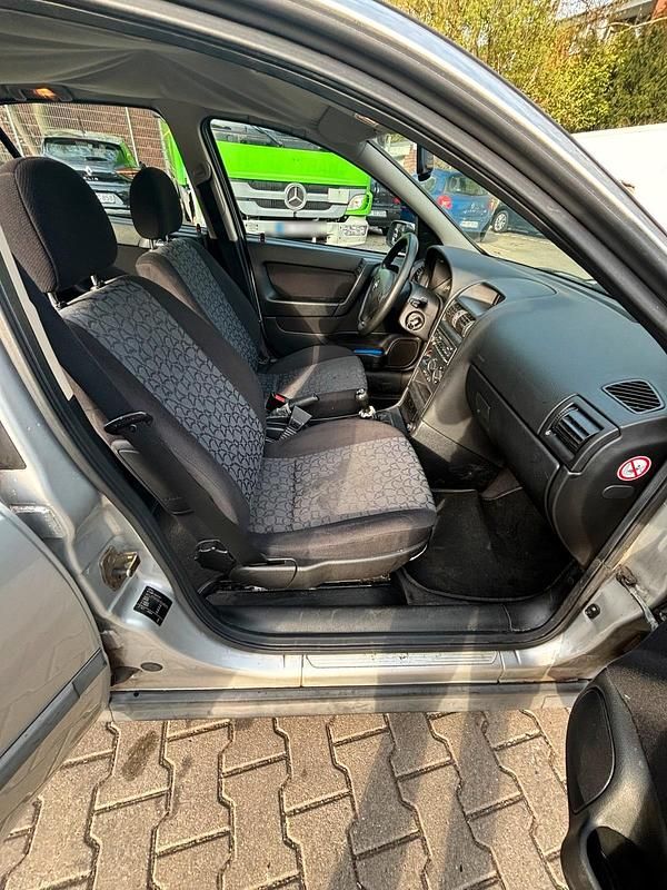 Gebraucht Opel Astra 2000 Silber Limousine