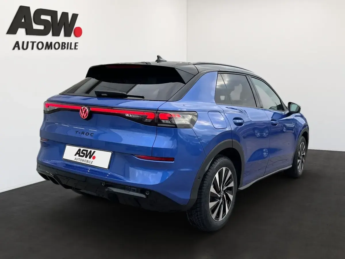 Second-hand VW T-Roc R-line 150 CP (110 kW) 2025 Albastru SUV