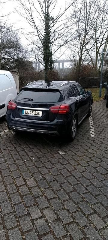 Gebraucht Mercedes GLA220 177 PS (130 kW) 2018 Schwarz SUV