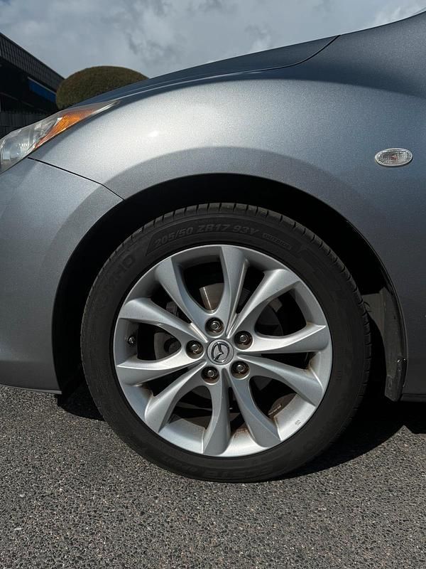 Gebraucht Mazda 3 116 PS (85 kW) 2011 Grau Kleinwagen