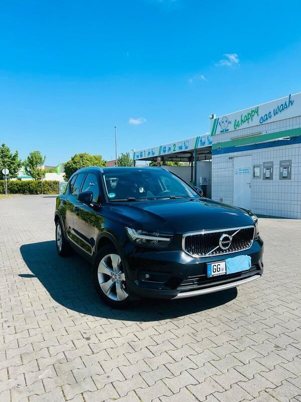 Schwarz Gebraucht 2019 Volvo XC40 Momentum SUV | 24.000 € (Etwas zu teuer) - Bild 1/4