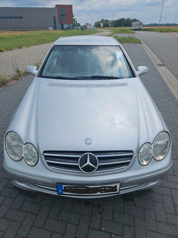 Silber Gebraucht 2004 Mercedes CLK200 Avantgarde Coupé | 3.100 € (Fairer Preis) - Bild 1/4