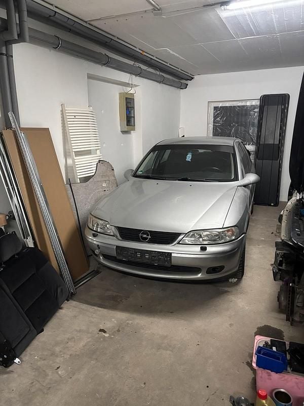 Silber Gebraucht 2001 Opel Vectra Limousine | 1.000 € (Guter Preis) - Bild 1/4