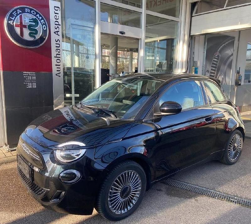 Colore esterno (onyx schwarz) Gebraucht 2021 Fiat 500e Icon Limousine | 16.990 € (Fairer Preis) - Bild 1/4