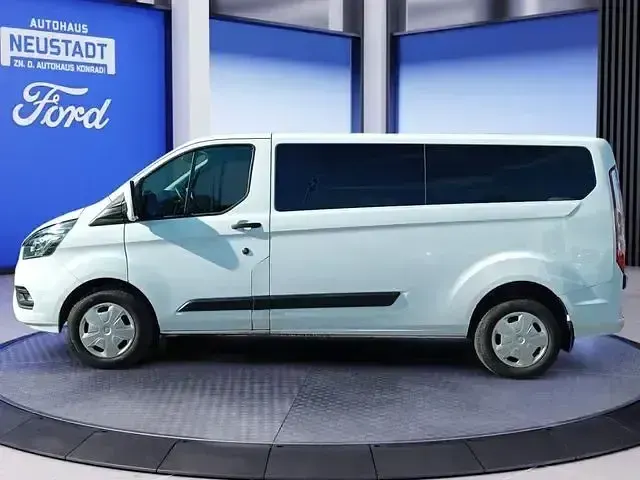 Używany Ford Transit Custom Trend 131 KM (96 kW) 2022 Biały Minivan