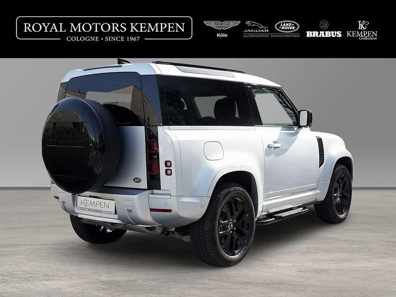 Gebraucht Land Rover Defender 400 PS (294 kW) 2023 Hakuba silver metallic SUV
