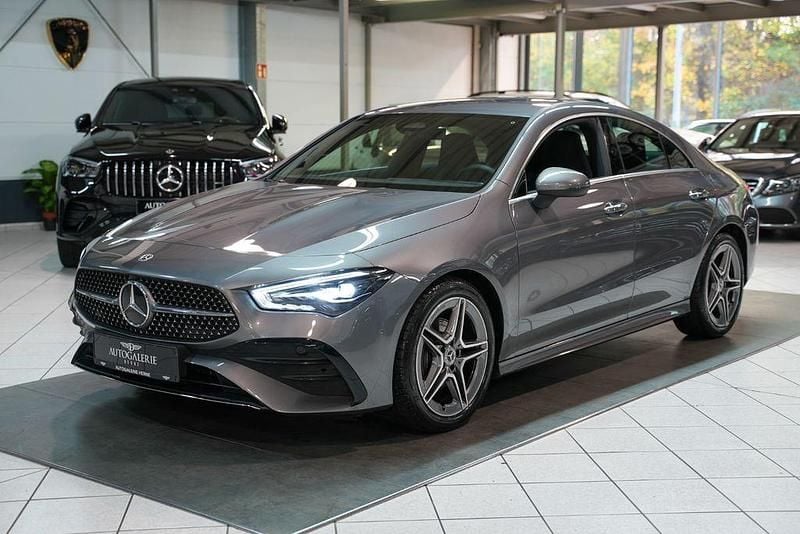 Grau Gebraucht 2024 Mercedes CLA180 AMG line Limousine | 29.800 € (Superpreis) - Bild 1/4