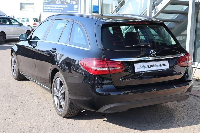 Second-hand Mercedes C180 122 CP (89 kW) 2018 Negru Break