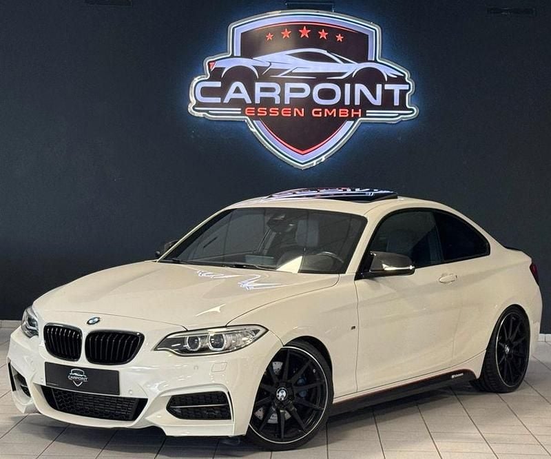 Weiß Gebraucht 2016 BMW M235 Performance Coupé | 28.900 € (Guter Preis) - Bild 1/4