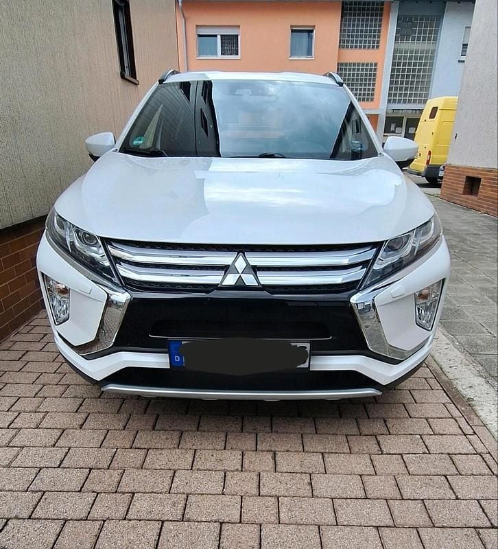 Weiß Gebraucht 2021 Mitsubishi Eclipse Cross SUV | 18.500 € (Fairer Preis) - Bild 1/4