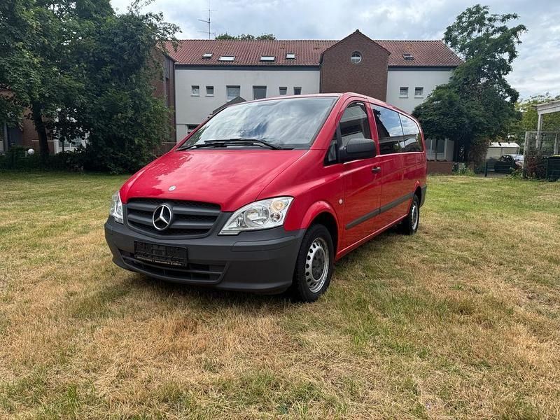Rot Gebraucht 2013 Mercedes Vito Van / Kleinbus | 9.900 € (Fairer Preis) - Bild 1/4