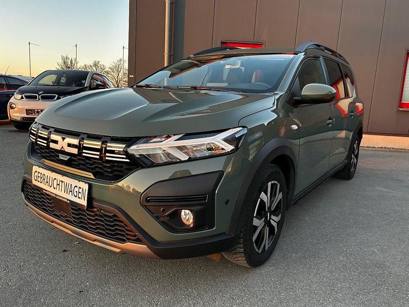 Grün Gebraucht 2023 Dacia Jogger Expression Kombi | 17.990 € (Fairer Preis) - Bild 1/4