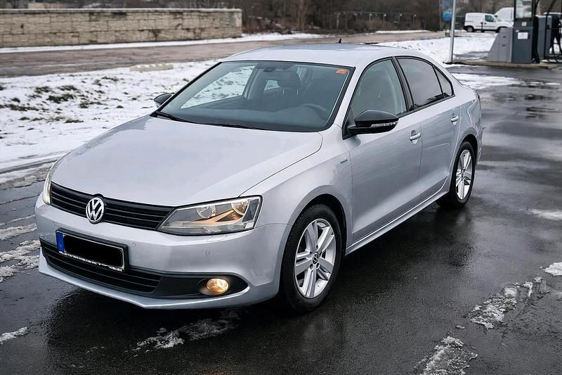 Grün Gebraucht 2012 VW Jetta Limousine | 4.600 € (Fairer Preis) - Bild 1/4