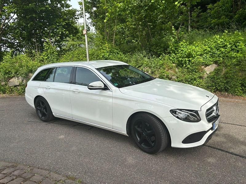 Gebraucht Mercedes E220 Avantgarde 194 PS (142 kW) 2016 Weiß Kombi