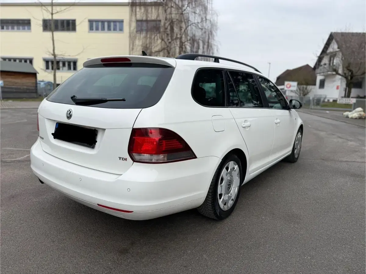 Używany VW Golf VII Match 105 KM (77 kW) 2012 Biały Kombi
