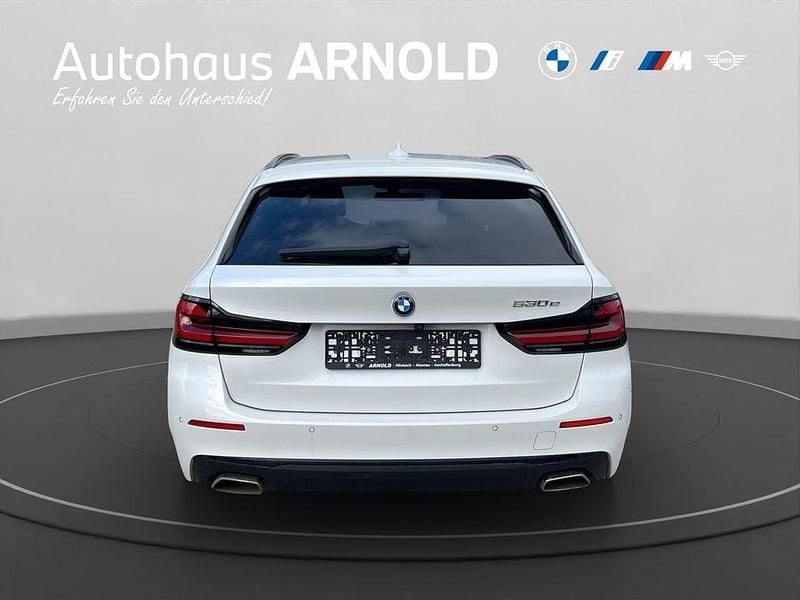 Gebraucht BMW 530e Sport Line 184 PS (135 kW) 2022 Mineralweiß Kombi
