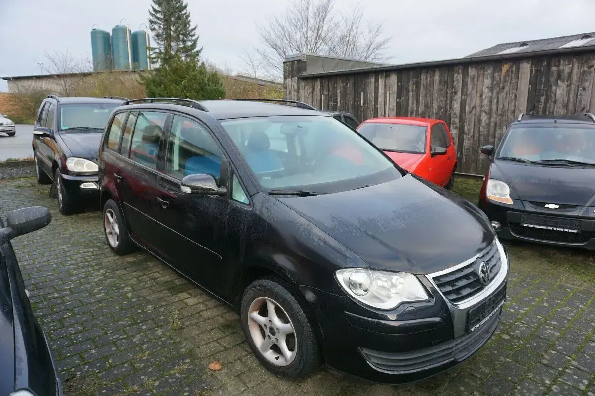 Gebraucht VW Touran Trendline 140 PS (102 kW) 2008 Schwarz Van / Kleinbus