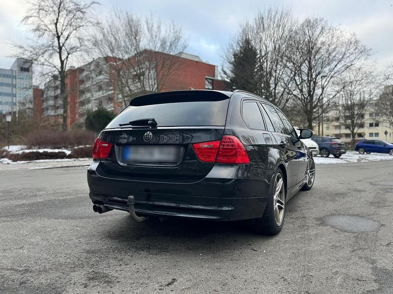 Gebraucht BMW 325 Exclusive 204 PS (150 kW) 2012 Schwarz Kombi