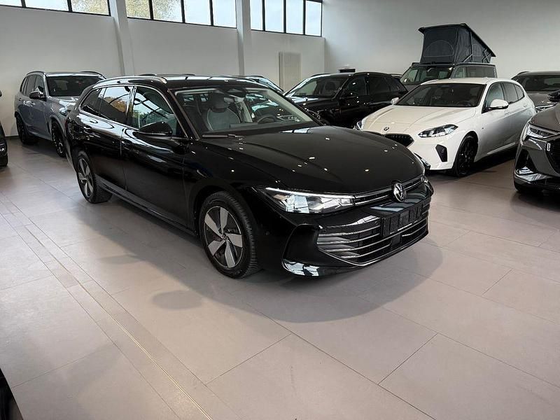 Second-hand VW Passat Business 150 CP (110 kW) 2024 Negru Berlinǎ