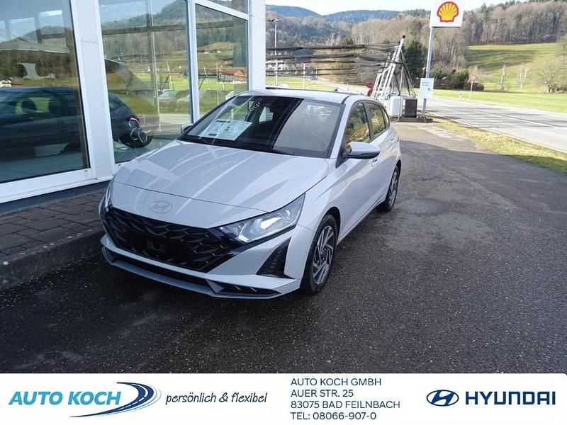 Lumen grey / mic) (grau Neu 2025 Hyundai i20 Trend Limousine | 22.490 € (Teuer) - Bild 1/4