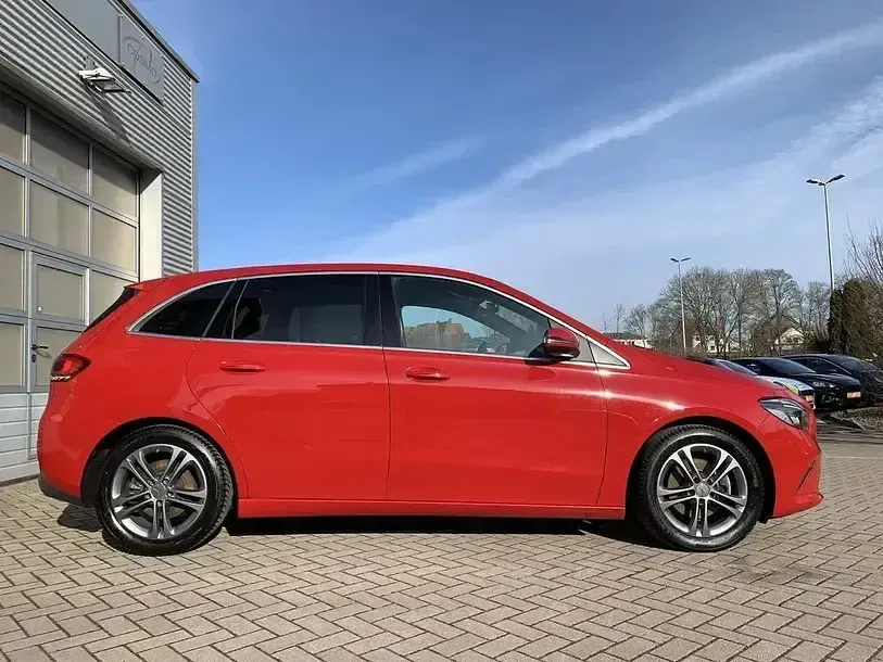 Gebraucht Mercedes B200 163 PS (119 kW) 2019 Rot Kleinwagen