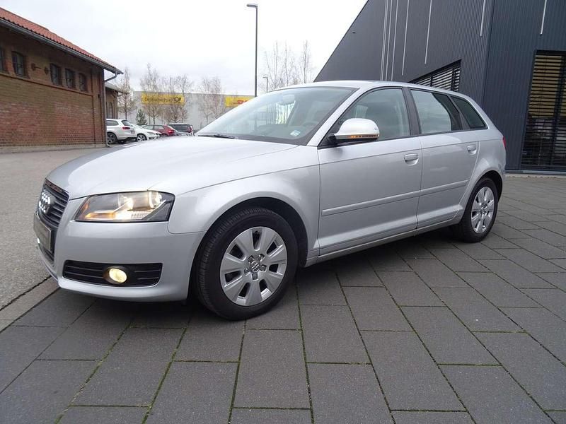 Silber Gebraucht 2009 Audi A3 Sportback Attraction Kleinwagen | 6.950 € (Fairer Preis) - Bild 1/4