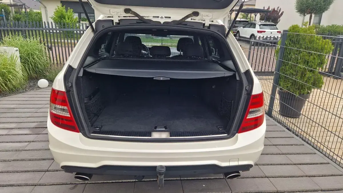 Gebraucht Mercedes C350 Avantgarde 265 PS (194 kW) 2013 Weiß Limousine