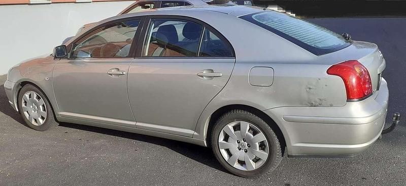 Silber Gebraucht 2005 Toyota Avensis Limousine | 4.500 € (Teuer) - Bild 1/4