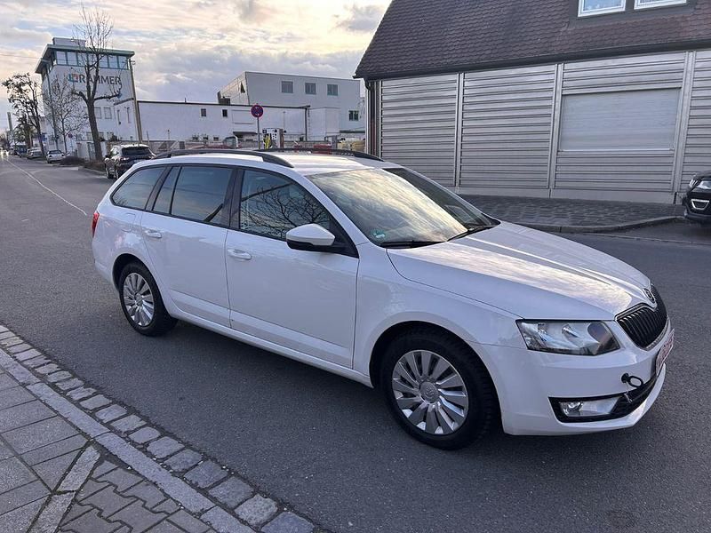 Gebraucht Skoda Octavia Ambition 150 PS (110 kW) 2014 Weiß Kleinwagen