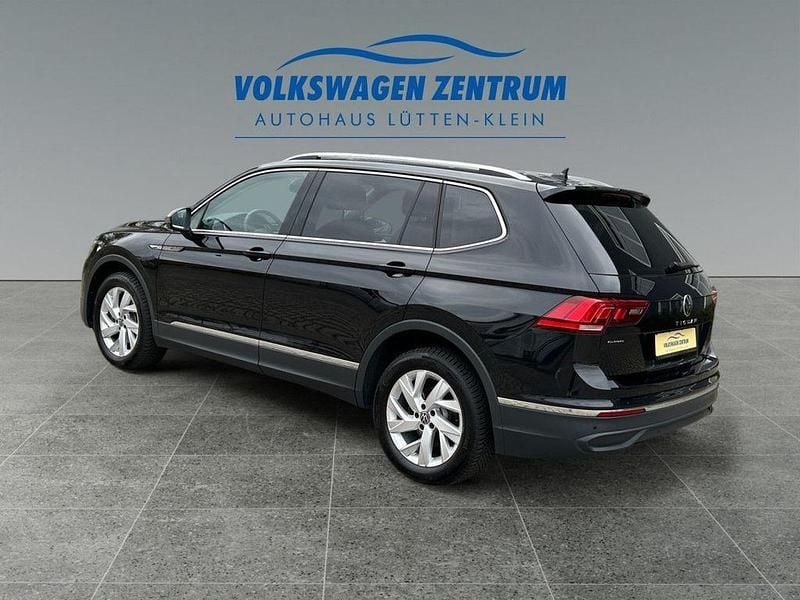 Gebraucht VW Tiguan Allspace Life 150 PS (110 kW) 2024 Deep black perleffekt (metallic) SUV