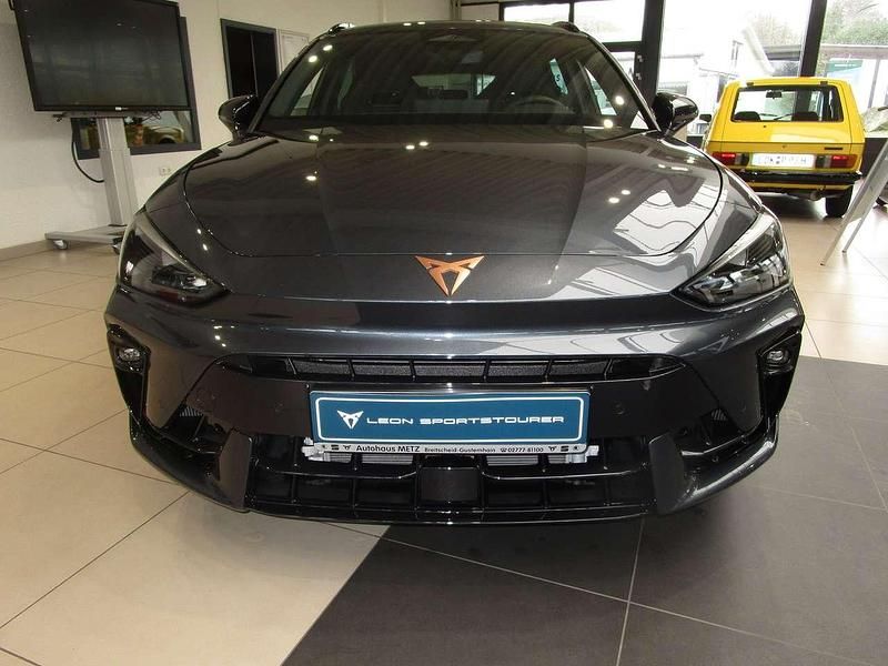 Neu Cupra Leon VZ 333 PS (244 kW) 2025 "magnetic tech" Kombi