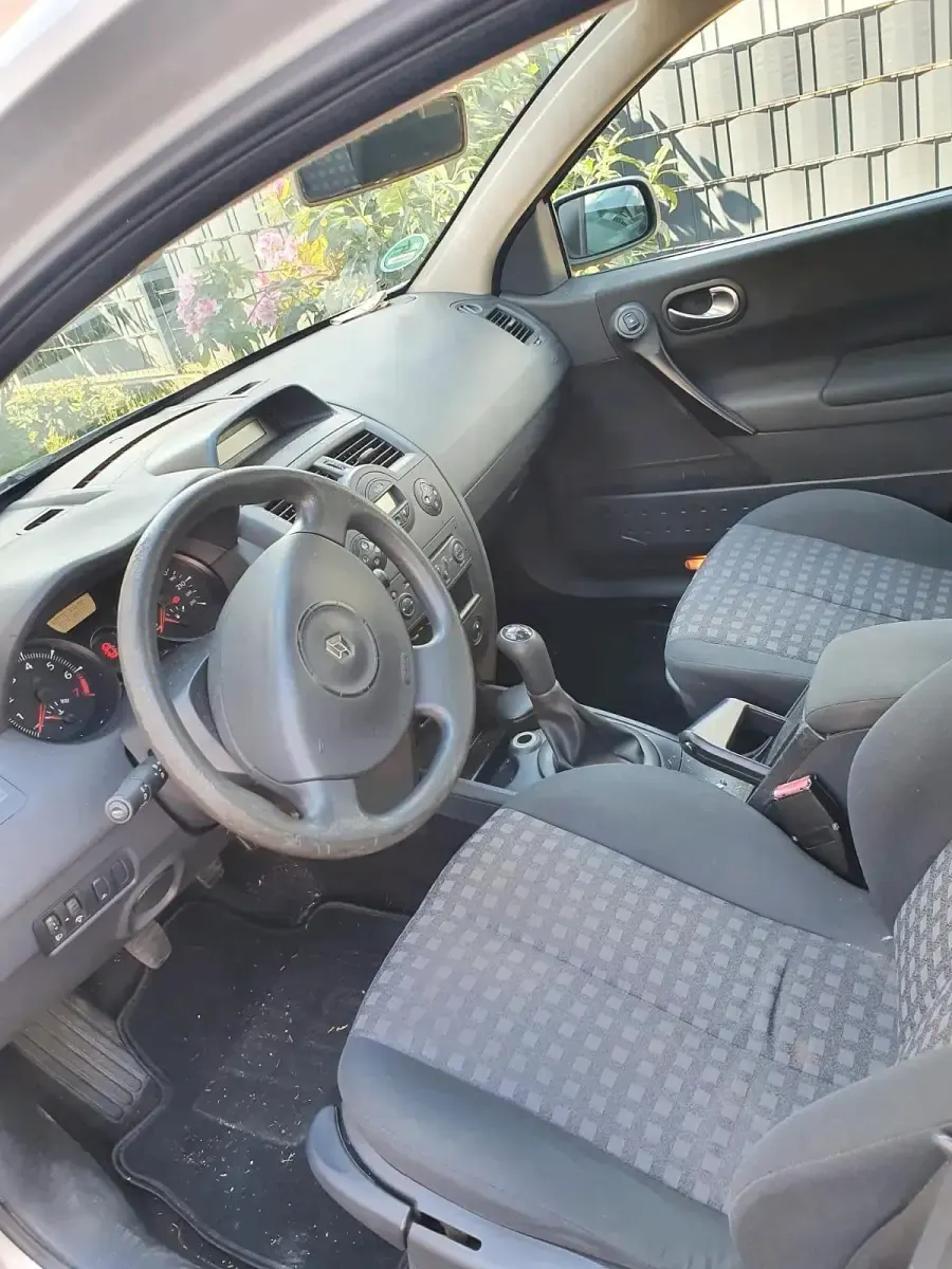 Gebraucht Renault Mégane II 111 PS (81 kW) 2006 Silber Limousine