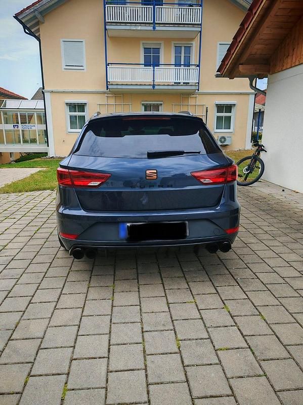 Gebraucht Seat Leon 4Drive 370 PS (272 kW) 2020 Grau Kombi