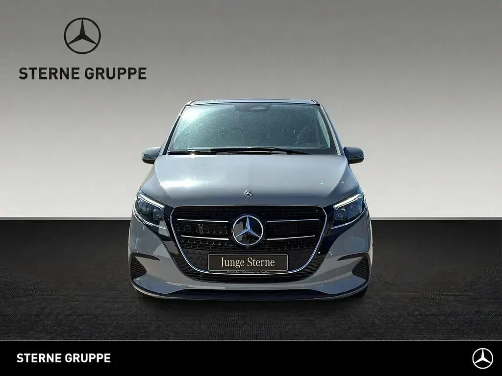 Gebraucht Mercedes V220 Style 163 PS (119 kW) 2025 Alpingrau Van / Kleinbus