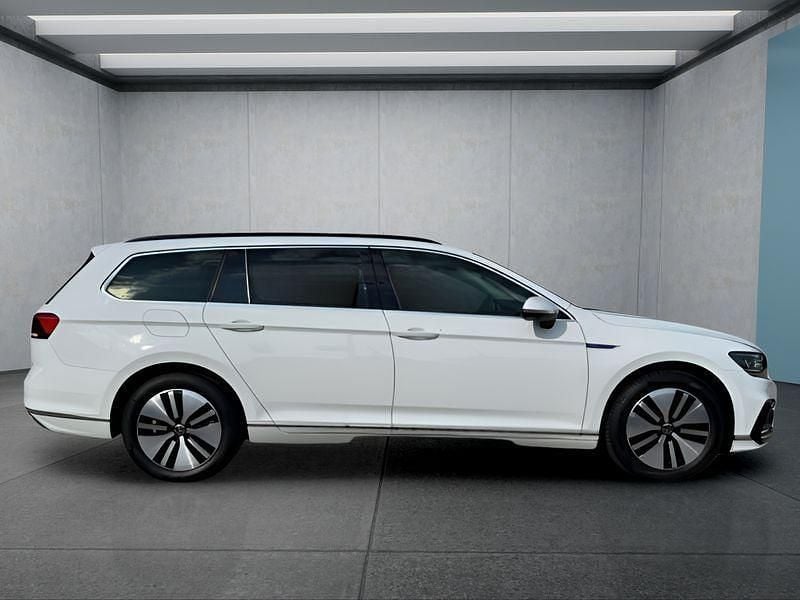 Weiß Gebraucht 2021 VW Passat GTE Kombi | 26.099 € (Fairer Preis) - Bild 1/4