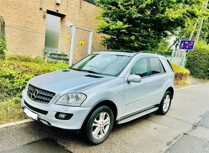 Silber Gebraucht 2007 Mercedes 320 SUV | 4.900 € (Guter Preis) - Bild 1/4