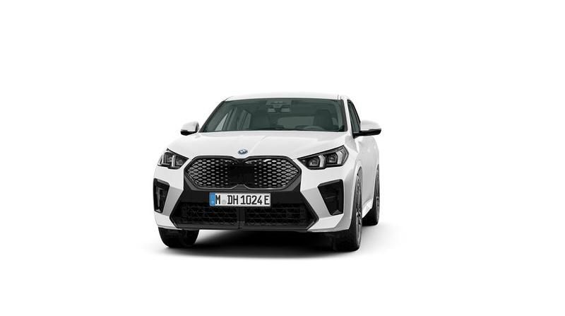 Gebraucht 2024 BMW iX2 Luxury Line SUV | 57.400 € (Etwas zu teuer) - Bild 1/3