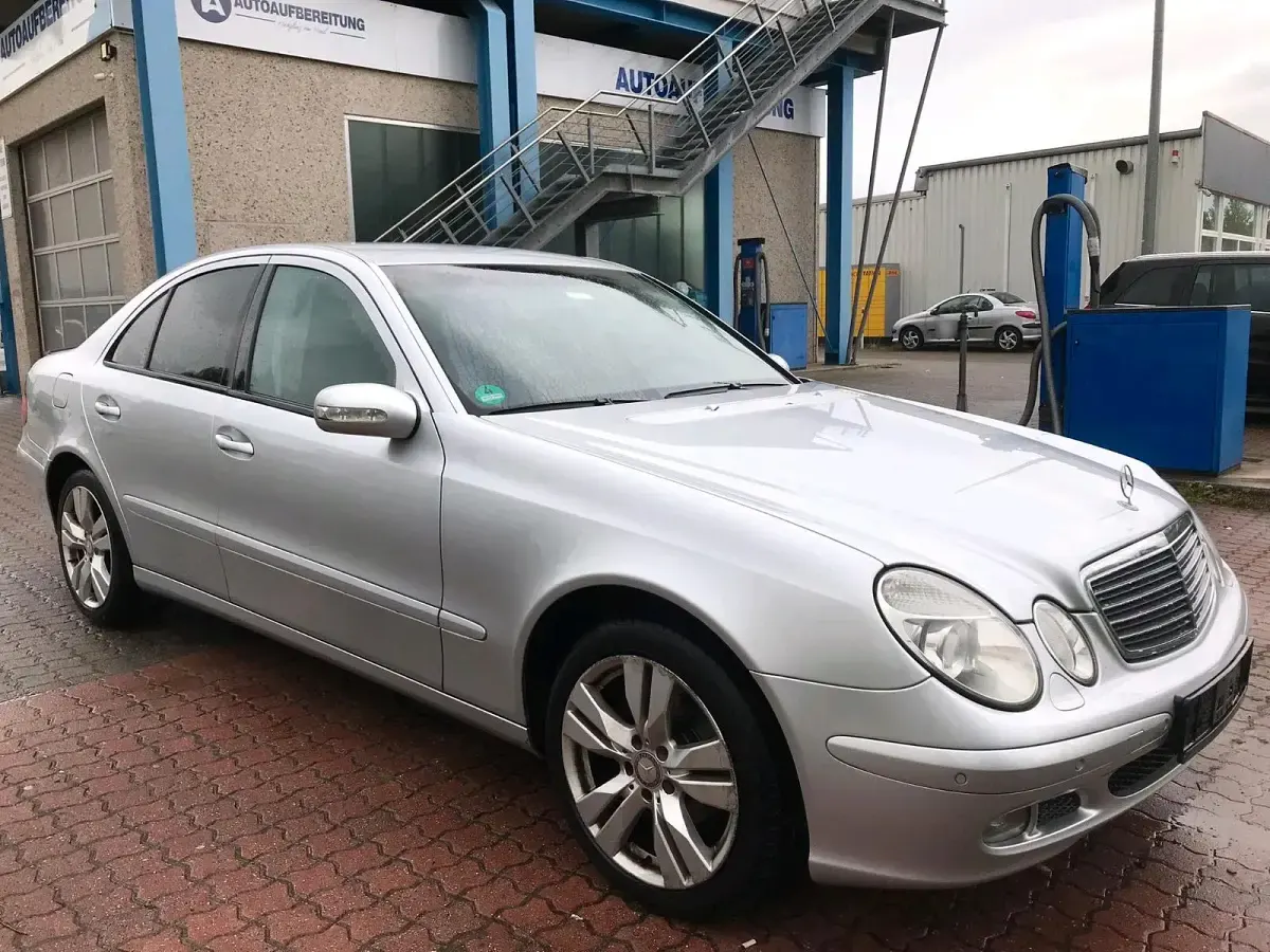 Gebraucht Mercedes E280 190 PS (139 kW) 2005 Silber Limousine