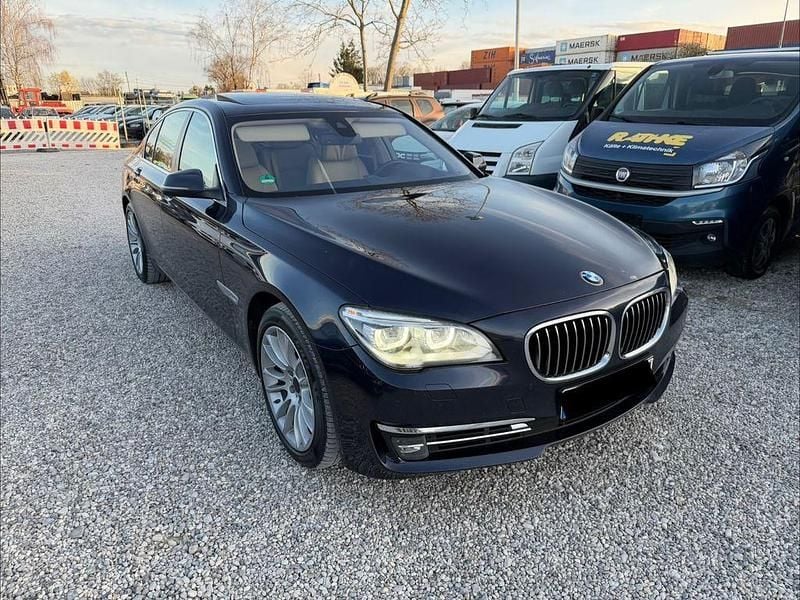 Gebraucht BMW 750 449 PS (330 kW) 2012 Blau Limousine