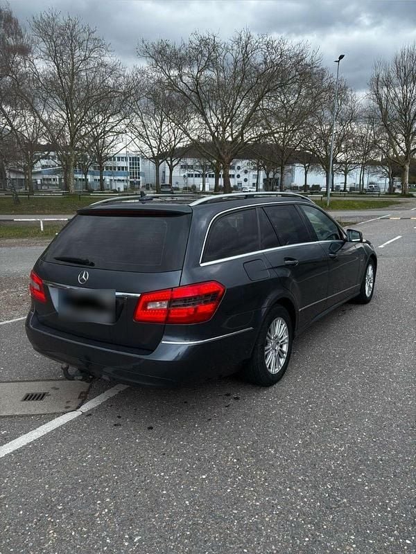 Gebraucht Mercedes E250 Elegance 204 PS (150 kW) 2011 Grau Kombi