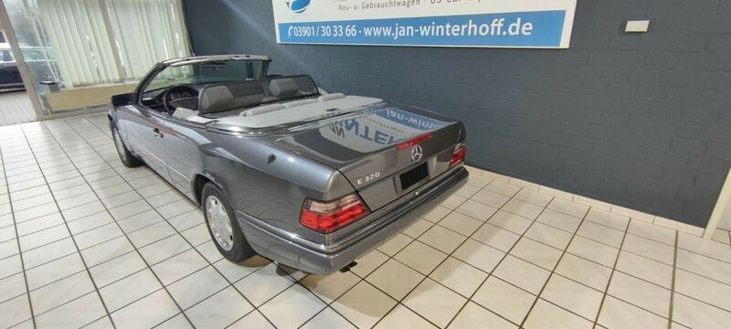 Gebraucht Mercedes E320 220 PS (161 kW) 1995 Grau metallic Cabrio